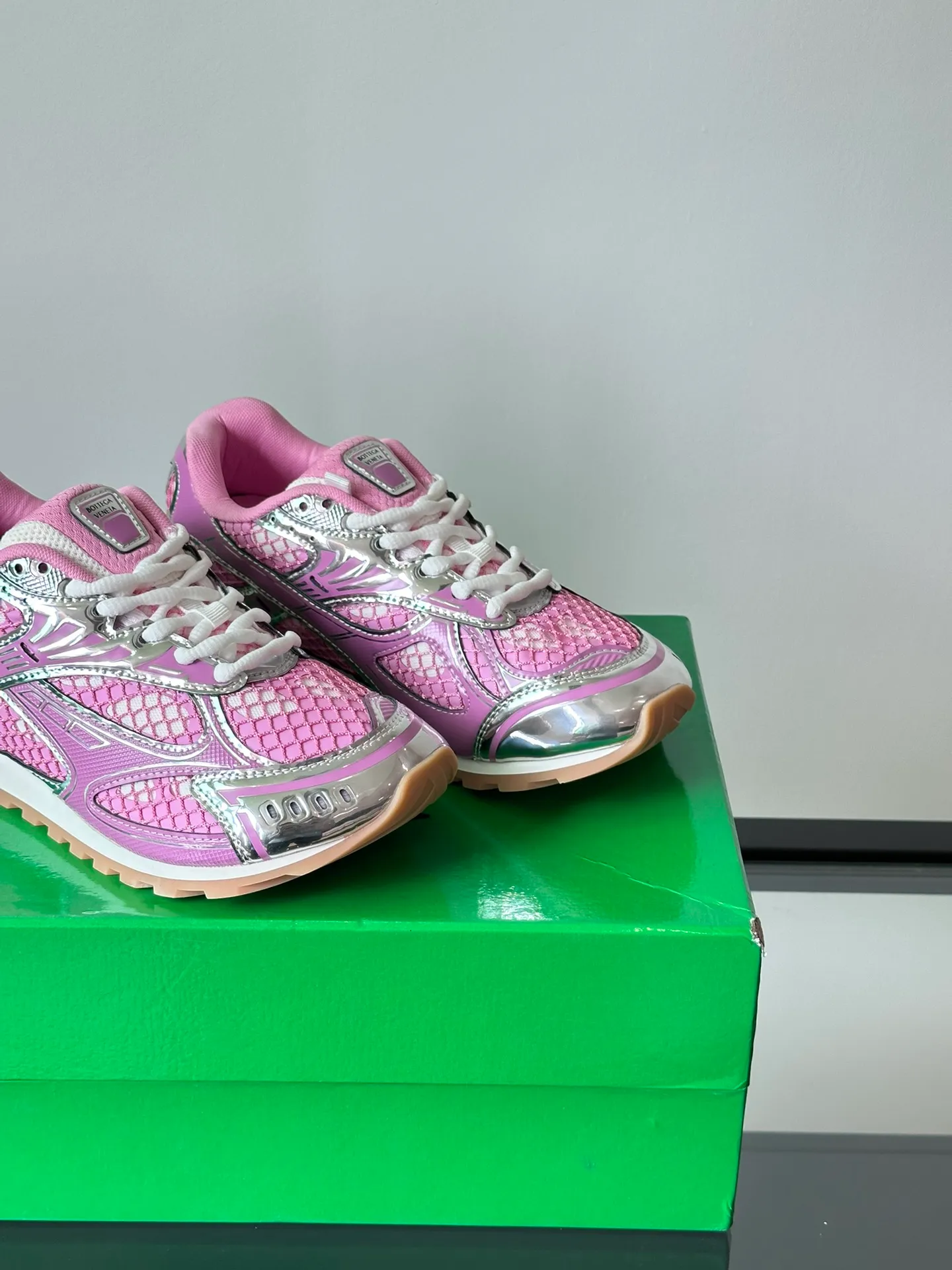 p620 "Bv" new orbit👫 casual sneakers for couples, the retro style of the millennium is so handsome, a super cool fashion item, the most important thing is that it feels incomparably comfortable on the feet, and the design style is also perfect. It will definitely be the one you wear most in daily life, original development, high quality presentation! Size: 35-45 (men’s size 38.45 customized)